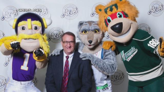 mark-rosen-with-mascots-at-aces-event.jpg 