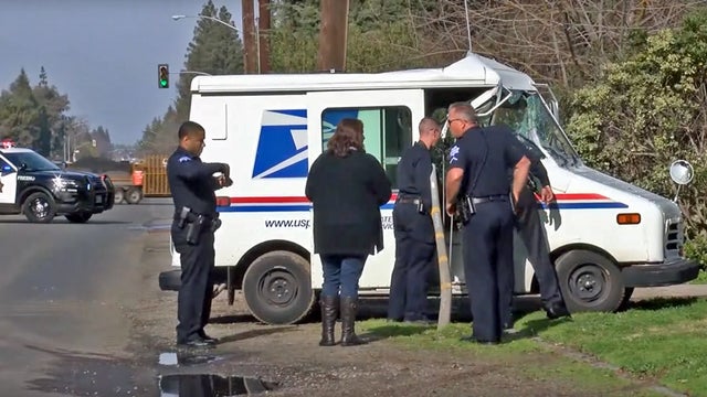 fresno-mailtruck-crash.jpg 