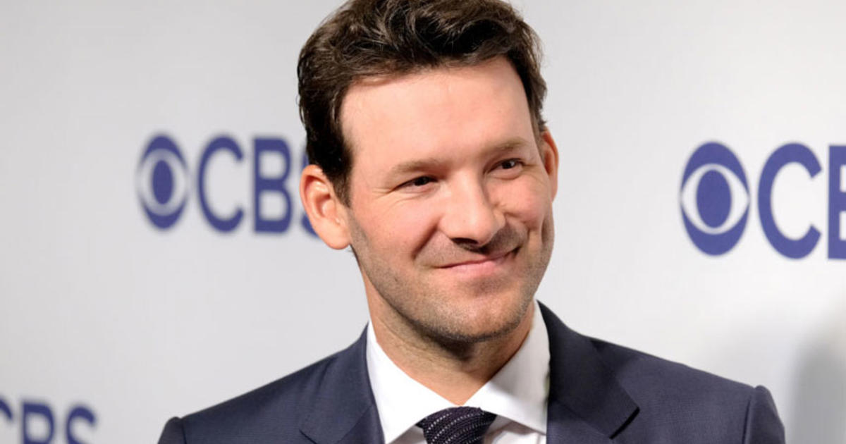 Tony Romo wins high praise for his broadcast debut