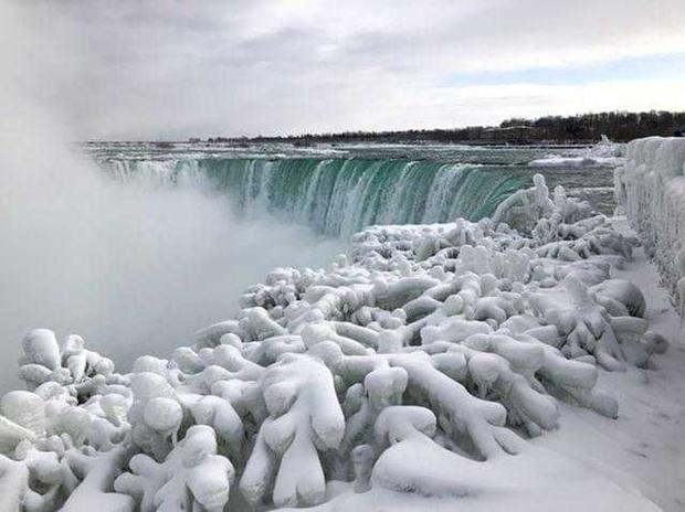 Frozen Niagara Falls 