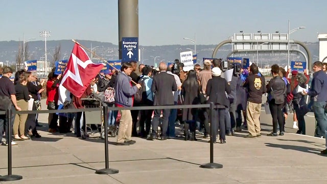 oakland-tsa-shutdown-protest.jpg 