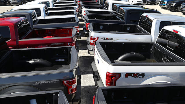 trucks-pickups-866744664.jpg 