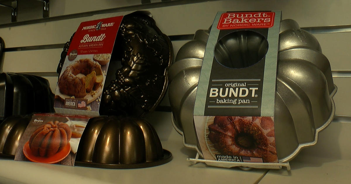 Nordic Ware Original Bundt Baking Pan, Original