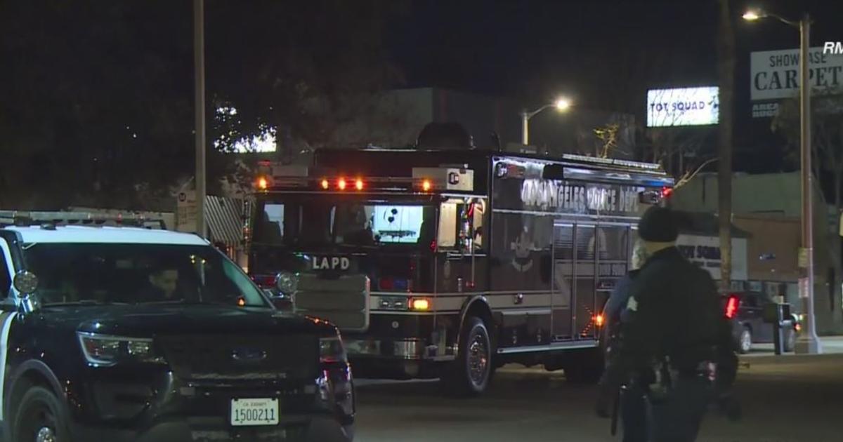 Bomb squad called after pressure cooker found at mall