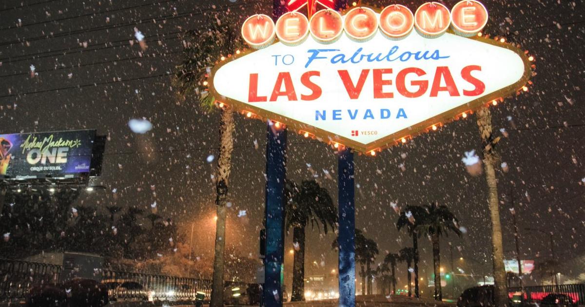 Las Vegas Strip Transforms Into Winter Wonderland Yet Again CBS Los