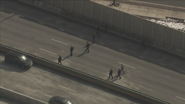 officers-on-i-95.jpg 