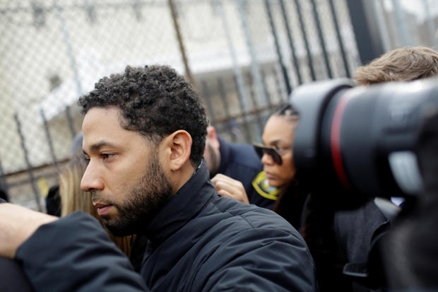 Jussie Smollett exits Cook County Department of Corrections 