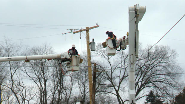 power-lines-crews 