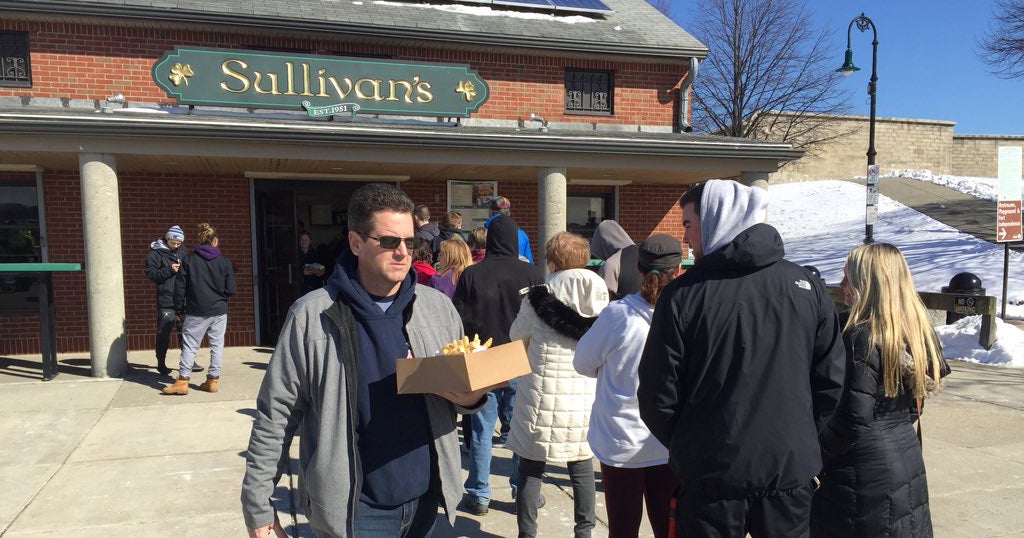 Sign Of Spring: Long Lines At Sullivan's Castle Island For Opening Day ...