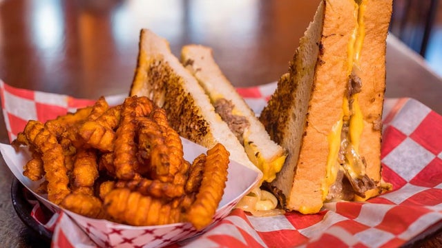 cheesies-pub-from-yelp.jpg 