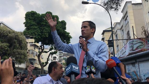 Guaido Calls Massive Demonstrations to Protest Blackout 