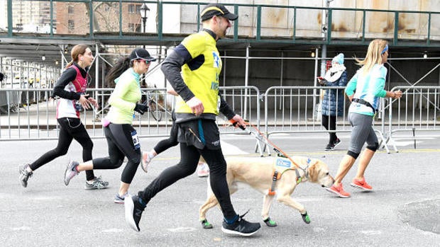 blind-man-runs-half-marathon.jpg 