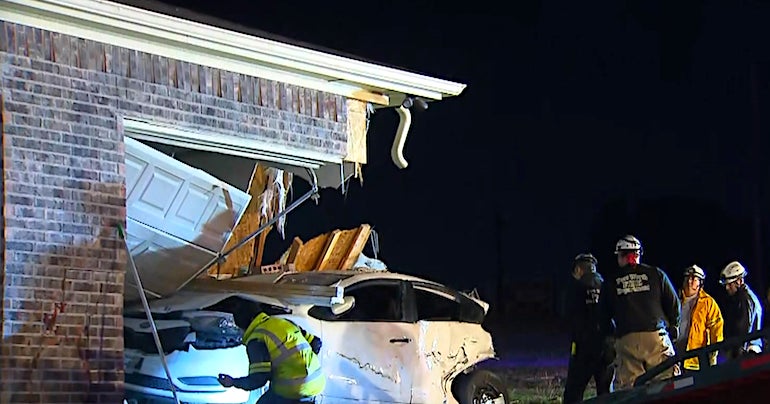 Suspect On The Run After Crashing Car Into Fort Worth House - CBS Texas