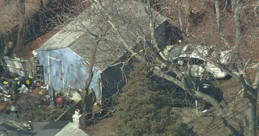 2YearOld Boy Suffers Serious Injuries After 2 Cars Crash In Mastic Beach CBS New York