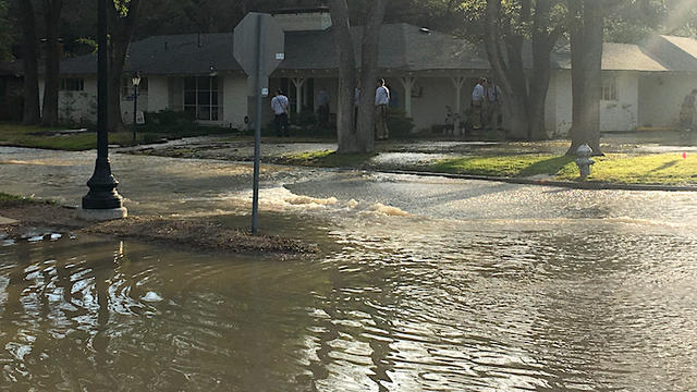 fort-worth-water-main-break-2.jpg 