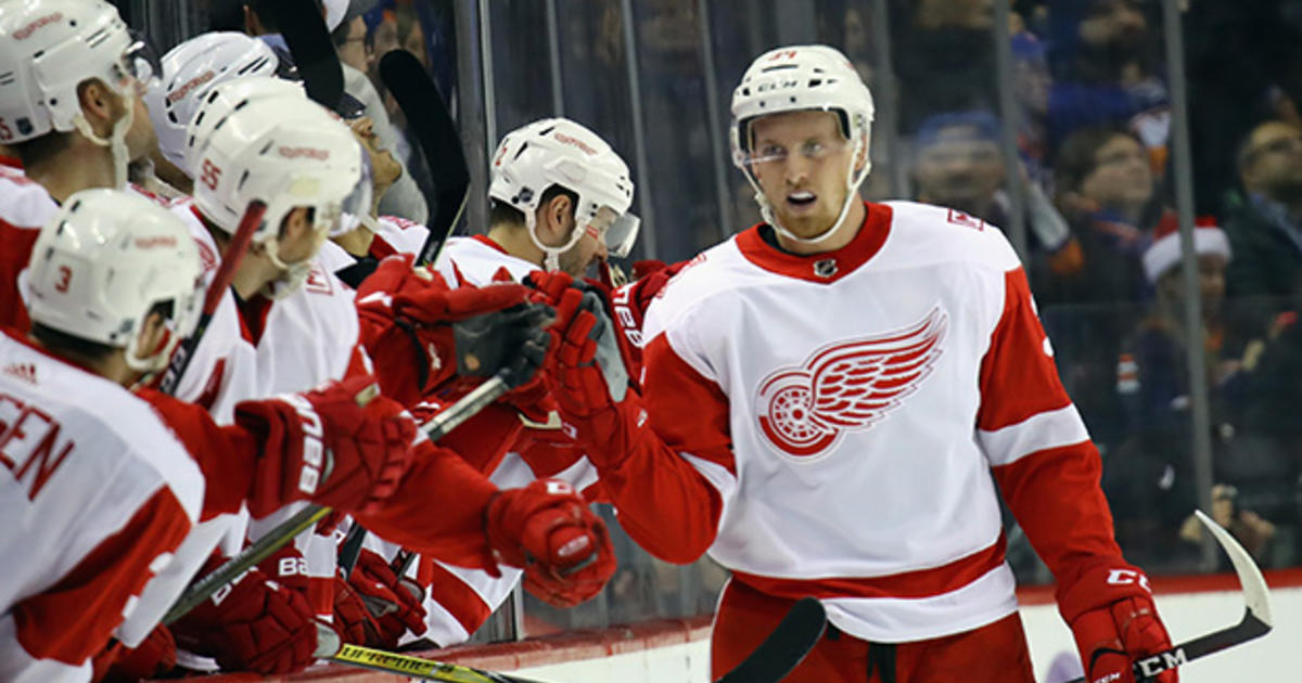 Red Wings beat Devils 4-3 with 2 short-handed goals in 3rd
