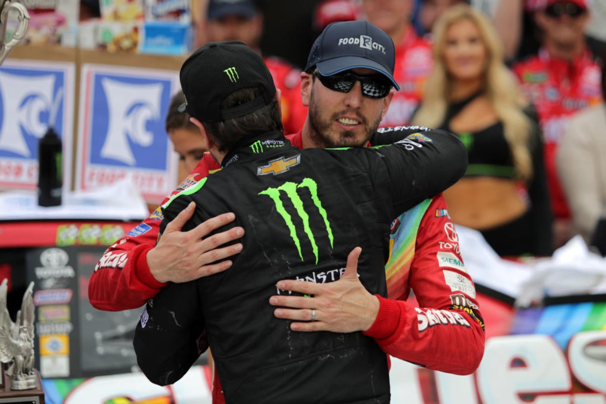 Kyle Busch Beats Kurt Busch To Get 8th Bristol Win Cbs Detroit