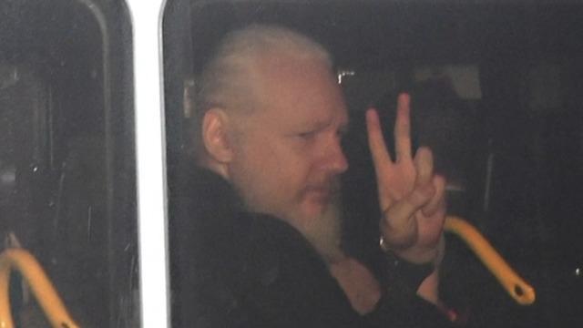 cbsn-fusion-wikileaks-founder-julian-assange-facing-hacking-conspiracy-charge-thumbnail-1827468-640x360.jpg 