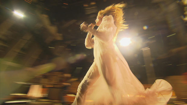 florence-welch-performs-hunger-620.jpg 