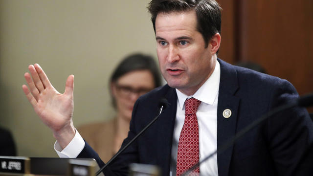 cbsn-fusion-rep-seth-moulton-joins-field-of-democrats-running-for-president-in-2020-thumbnail-1835366-640x360.jpg 