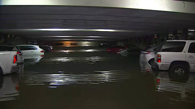 dallas-love-field-flooded-cars-2.jpg 