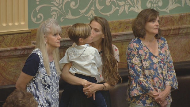 FOSTER BILL 5PKG_frame_92 