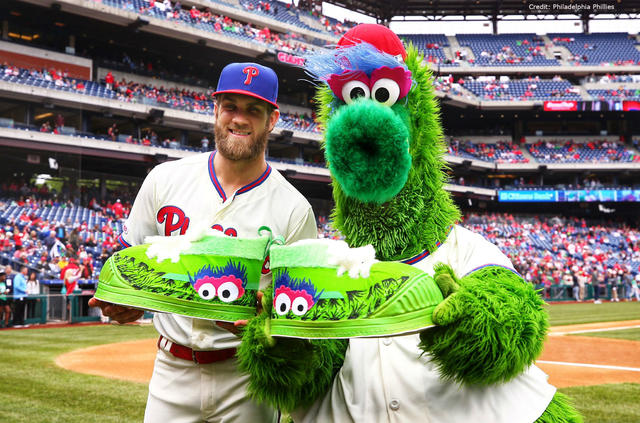 Bryce Harper Shows Love For Phillie Phanatic With Funky Headband