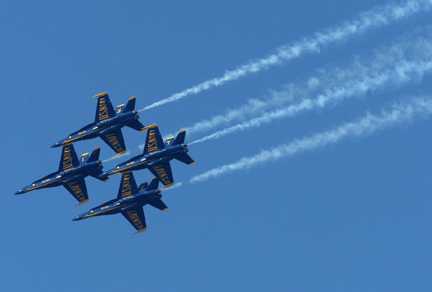 Blue Angels Practice Maneuvers For San Francisco Fleet Week 