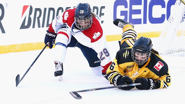 womens-hockey-players.jpg 
