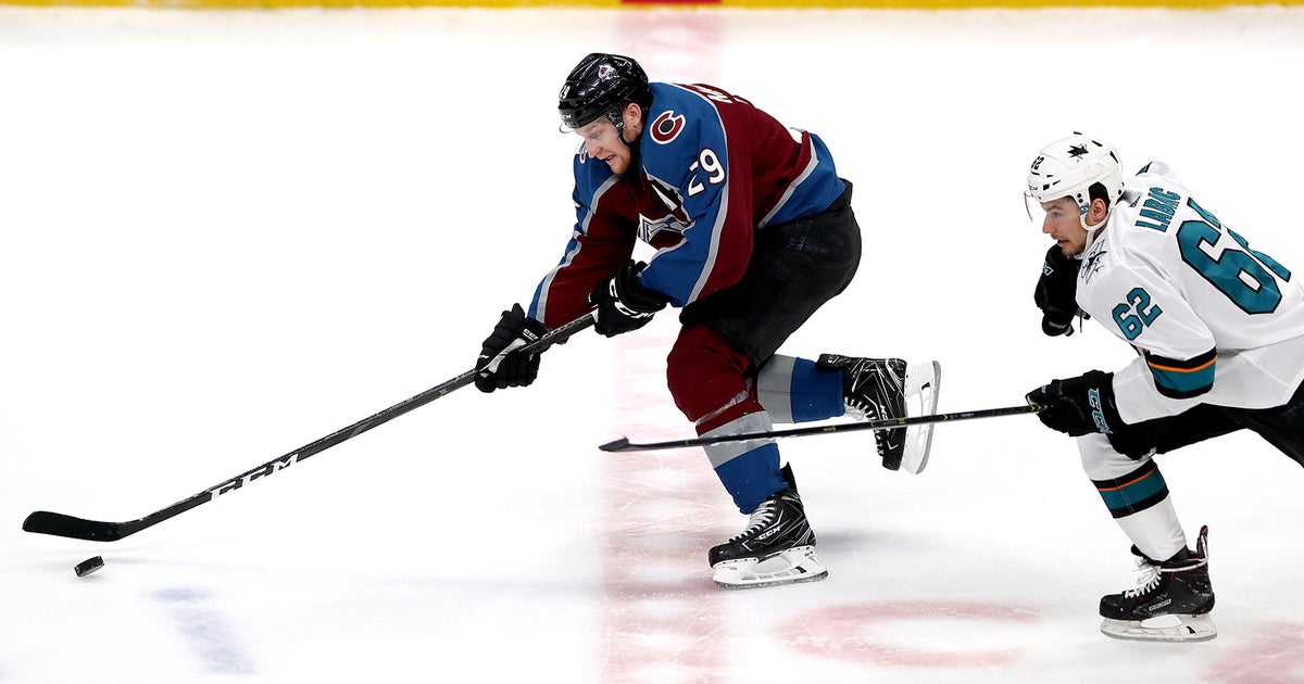 MacKinnon Returns To Game After Leaving With Suspected Shoulder Injury