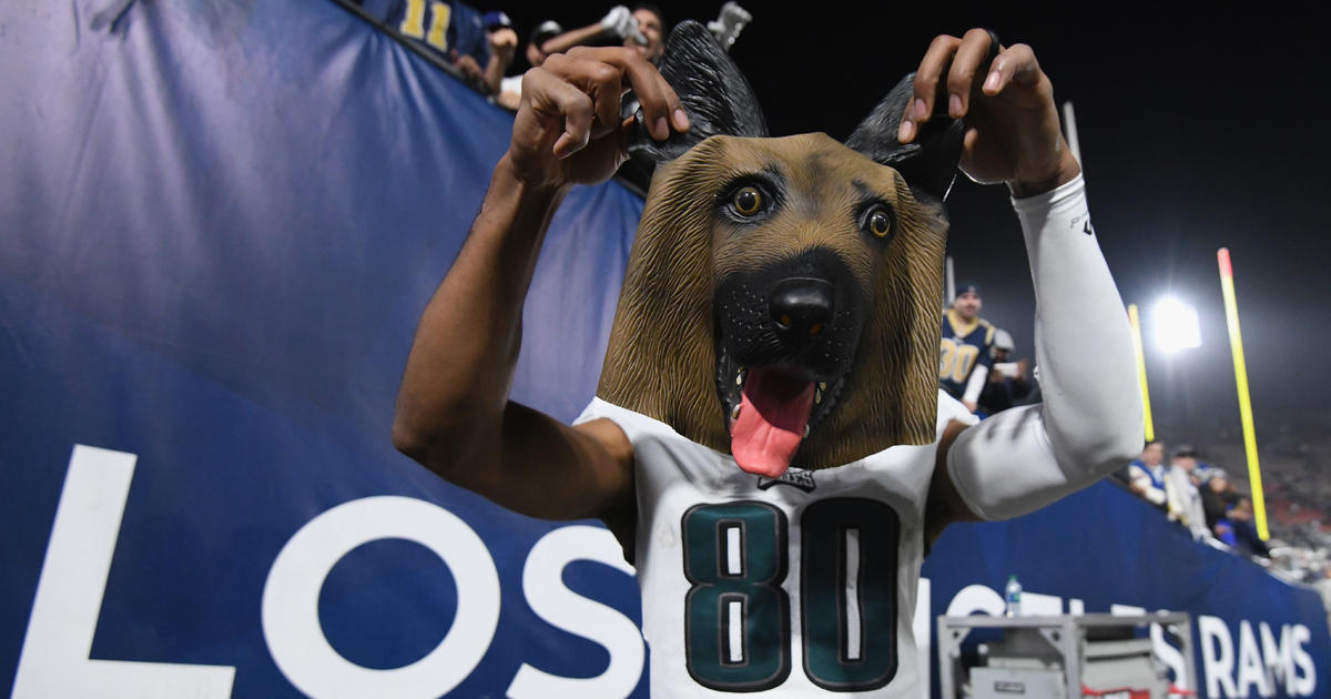 sixers-give-fans-permission-to-bring-eagles-underdog-masks-to-game-4