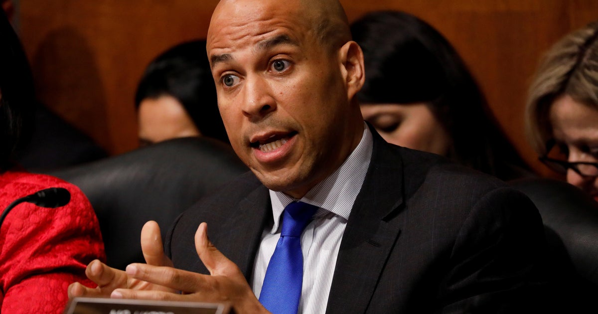Cory Booker and Ayanna Pressley introduce bill to address maternal