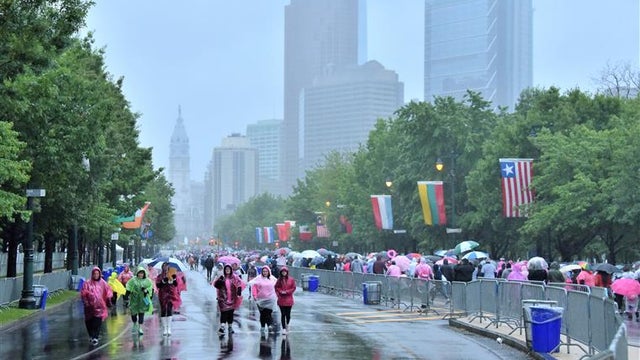 the-susan-g.-komen-philadelphia-e2809cmore-than-pinke2809d-walk-8.jpg 