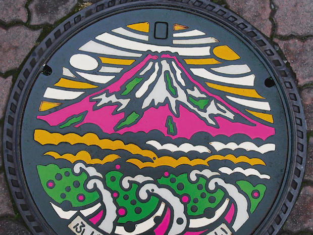 japan-manhole-cover-art-fuji-promo.jpg 