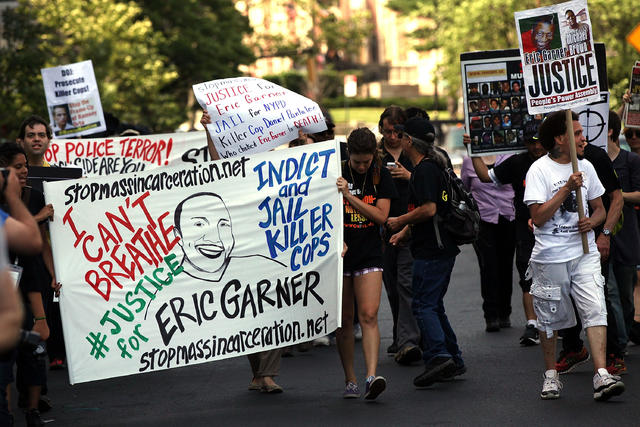med sig Hav mikroskop Eric Garner case: Five years later, disciplinary trial launches for NYPD  cop Daniel Pantaleo accused of using chokehold in unarmed man's death - CBS  News