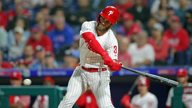 For Phillies' Bryce Harper, an ovation and an encouraging slide in