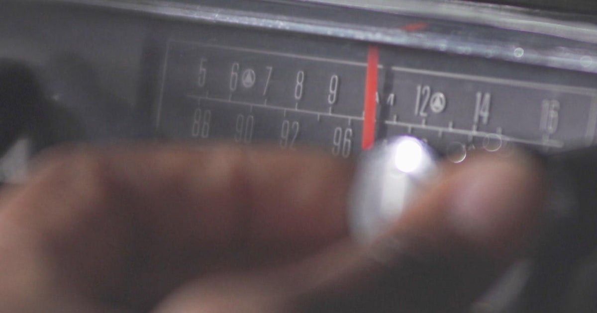 Congress is trying to force carmakers to keep AM radio