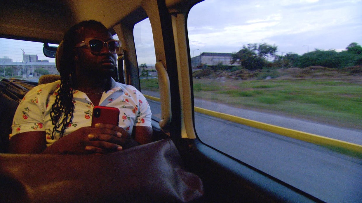 elton-heading-to-airport.jpg 