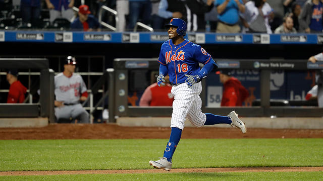 José Ramírez used Rajai Davis-model bat to hit his walk-off home