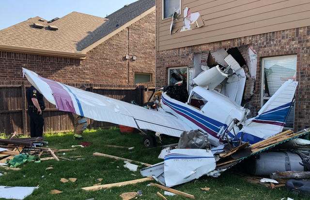 Small plane crashes into McKinney house 