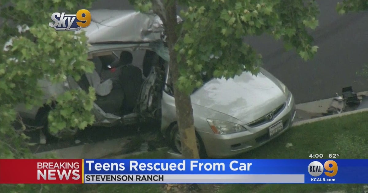 3 Teens Trapped Inside Vehicle After Crashing Into Tree In Stevenson ...