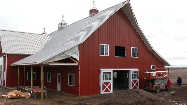 red-barn-farm-rebulid.jpg 