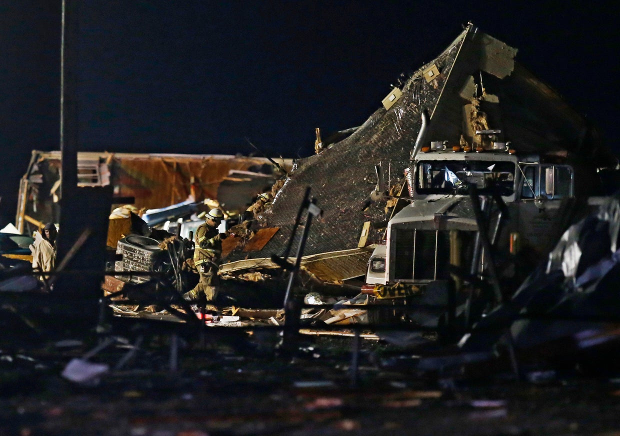 El Reno, Oklahoma, tornado today: At least two dead and hotel leveled ...
