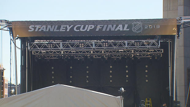 stanley cup stage city hall 