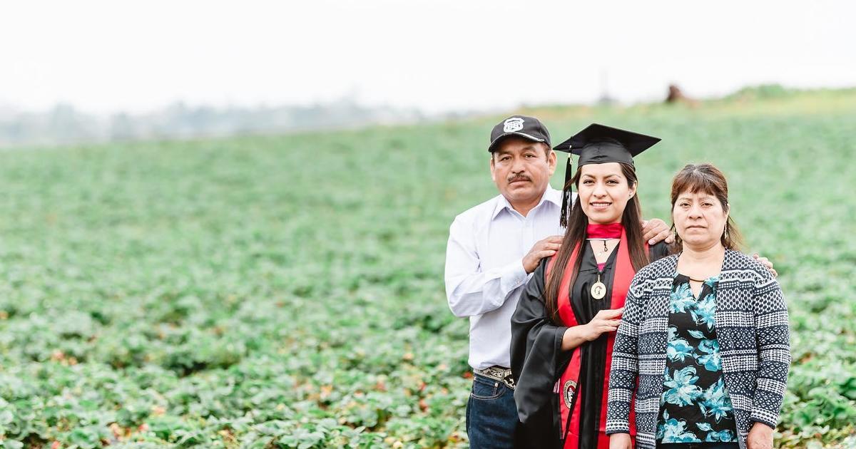Texas Mom, Dad and Daughter Graduate from College at Same Time