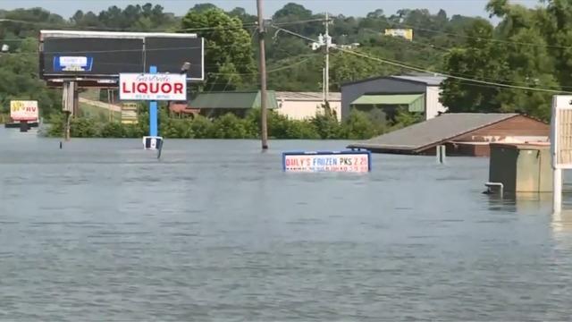 cbsn-fusion-severe-weather-throughout-the-central-u-s-including-flooding-tornadoes-thumbnail-1860052-640x360.jpg 