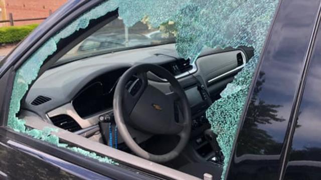 smashed-window-on-car.jpg 