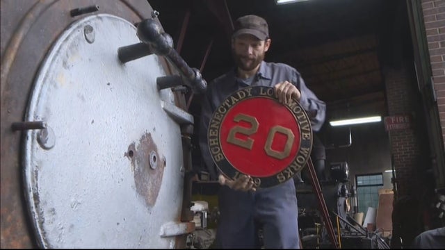 locomotive-restoration-12vo_frame_367.jpg 