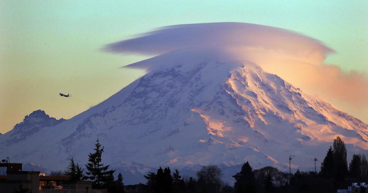A man dies after falling while climbing Mount Rainier with Friends.