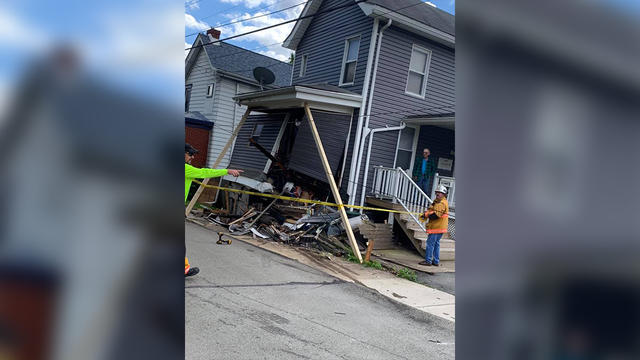 car-slams-into-greensburg-house.jpg 